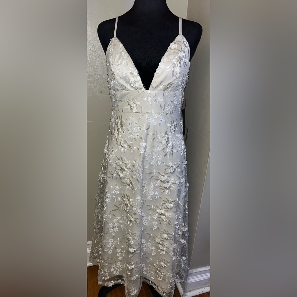 NWT Ivory Lulu’s flower embellished dress dbl layered Size Med